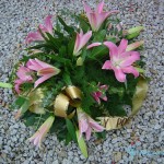 wience pogrzebowe wieniec z fioletowych lilii